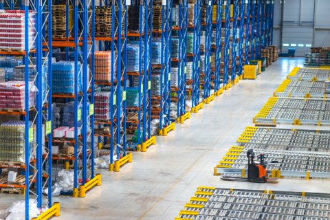 Order picker na magazynie budowlanym na wózku EPT-13.30 euro brutto
