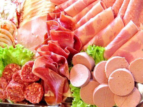 Pakowanie wędlin i kiełbasek-13.68euro brutto-bez języka