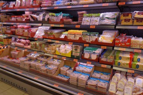 Roznoszenie i relokacja produktów na dziale z nabiałem-16.74 euro brutto-bez języka !
